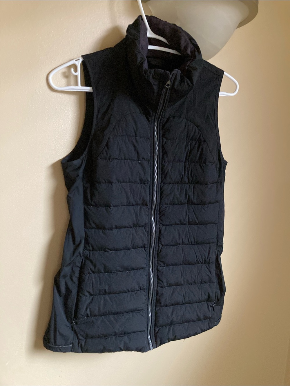 Black lululemon fluffed up Quilted Women's Puffer Run Vest S 6 slim layering
